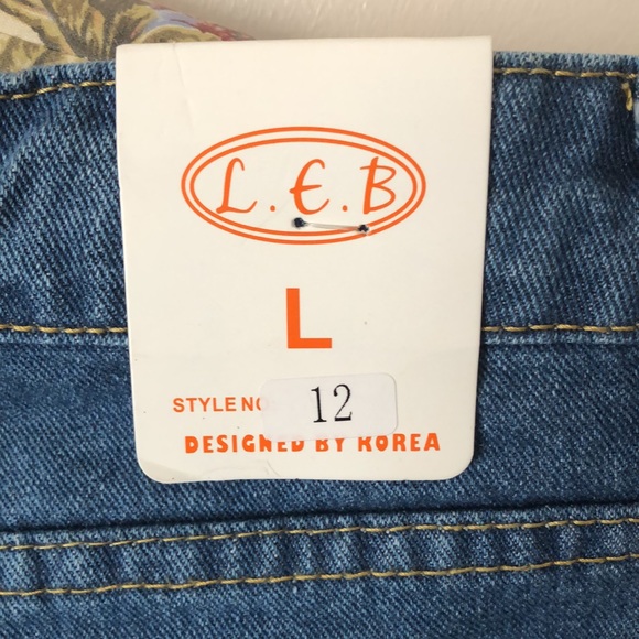 Distressed cut off jean shorts - Picture 3 of 8